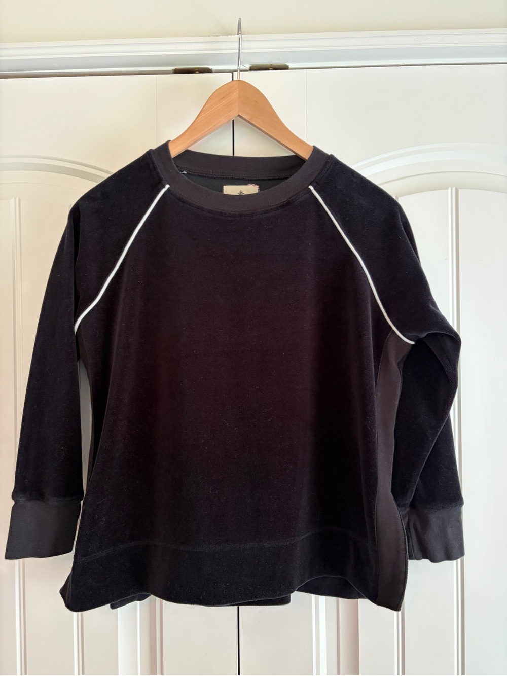 Tuckernuck Sport Maggie Velour Velvet Shirt Women's Size XS Black Boxy Pullover